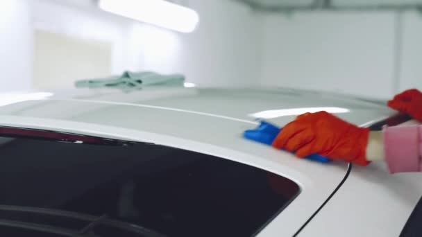 纳米陶瓷汽车车身保护的人工应用 — 图库视频影像