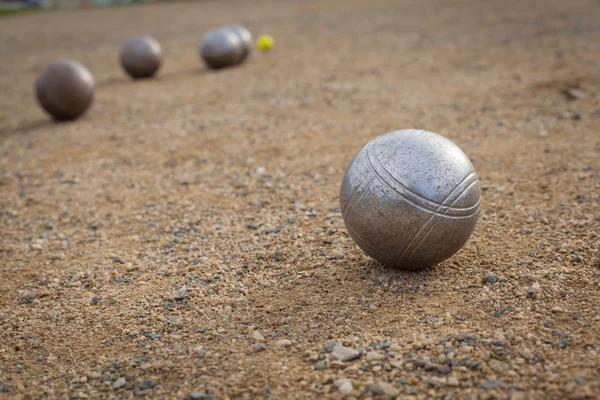 Boule-Bälle auf einem Sandplatz — Stockfoto