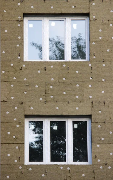 Окно Недавно Построенном Доме Стеновая Структура Изоляционным Негорючим Материалом Базальтовая — стоковое фото
