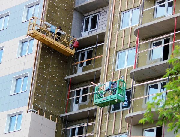 Окна Недавно Построенном Доме Стеновая Структура Изоляционным Негорючим Материалом Базальтовая — стоковое фото