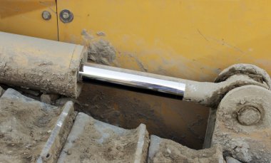 sisteme karşı bir piston hidrolik hortumlar