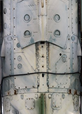 Uçak metal yüzey alüminyum ve perçin çivileri.