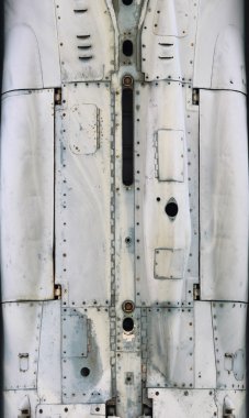 Uçak metal yüzey alüminyum ve perçin çivileri.