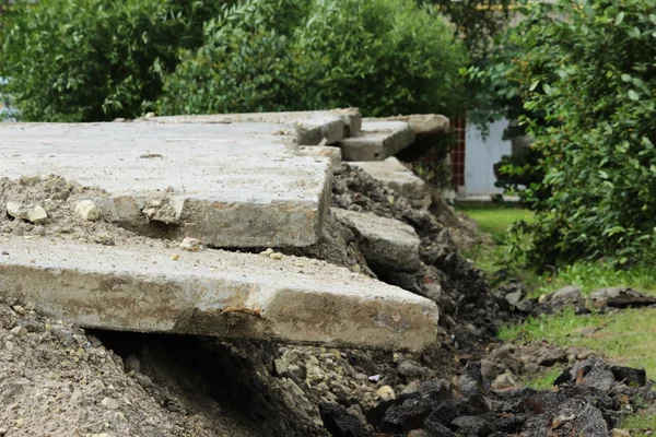 Piastre Che Sono Chiuse Con Tubi Dell Acqua Trovano Terra — Foto Stock