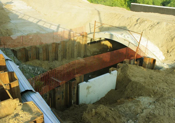 Costruzioni Metalliche Prevenire Spargimento Terra Nel Canale Tubo Raccolta Del — Foto Stock