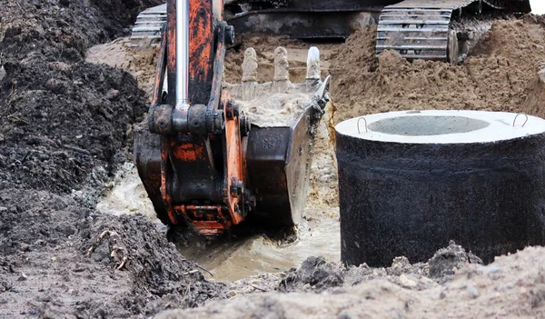 Dirty Work Excavator Bucket Which Digs Leveled Ground Scoops Water — Stock Photo, Image