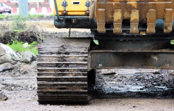 Escavadeira Esteiras Amarelas Pesadas Com Local Construção Reparação Expansão Estrada — Fotografia de Stock