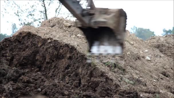 Dělník Bagru Vykopává Zem Hledá Místo Kde Došlo Nehodě Vodárenské — Stock video