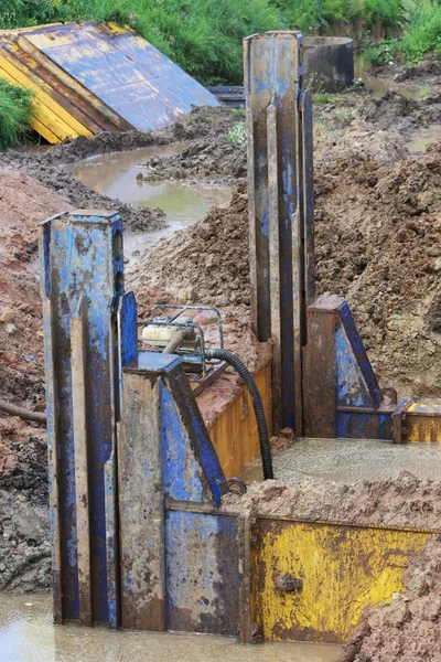 Soporte Estructural Metal Inmediato Bomba Que Bombea Agua Para Drenar — Foto de Stock