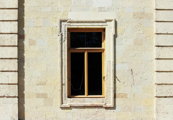 Janela no edifício arquitetônico histórico — Fotografia de Stock