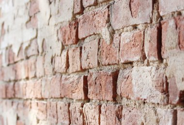 Eski duvar dokusunda kırmızı tuğla ve alçı
