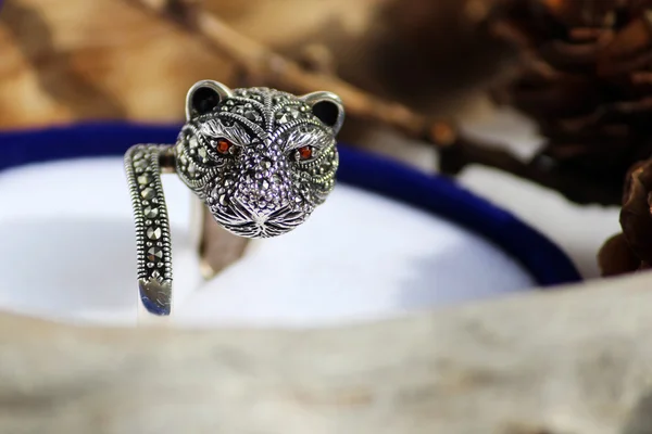 Bague Diamant Argenté Spinelle Noire Forme Tête Chat — Photo