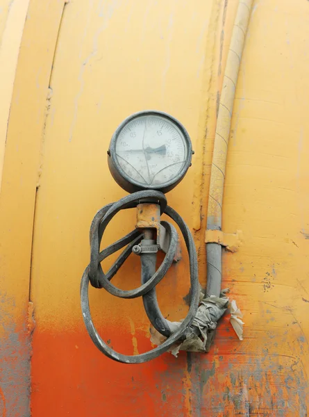 Arbeitsmanometer Mit Glasbruch Auf Dem Wasserträger Der Maschine — Stockfoto