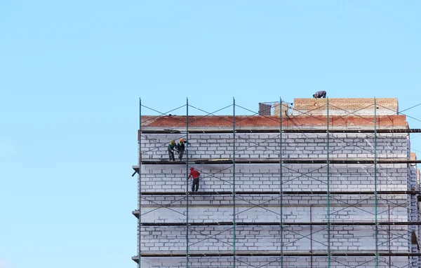 Werknemers Steigers Zijn Bouw Van Negen Verdiepingen Tellende Huis Van — Stockfoto