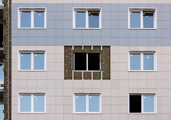 Ventanas Una Casa Nueva Construcción Estructura Pared Con Material Aislante — Foto de Stock