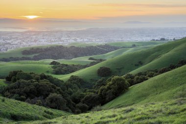 San Francisco Bay Area üzerinden günbatımı