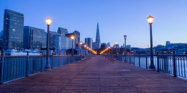 San Francisco Downtown från Pier 7, skymning — Stockfoto