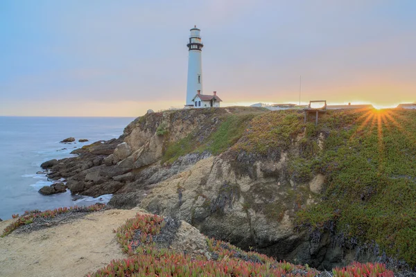 Solnedgång över Pigeon Point Lighthouse, Pescadero, Kalifornien, Usa — Stockfoto