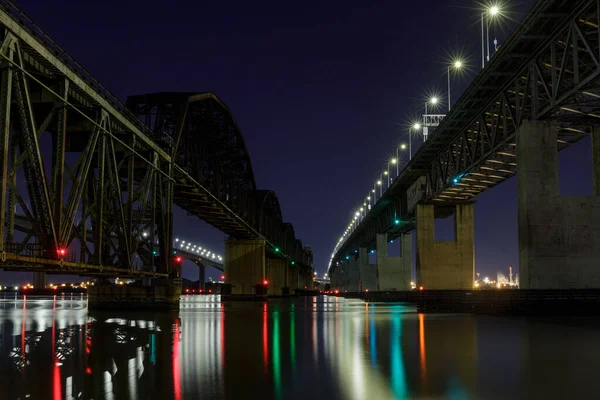 Suisun Bayのすぐ西にあるCarquinez海峡を渡るBeniciamartinez Bridge — ストック写真