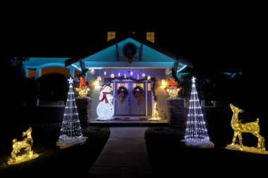 California 'da Noel ışıkları dekorasyon evi