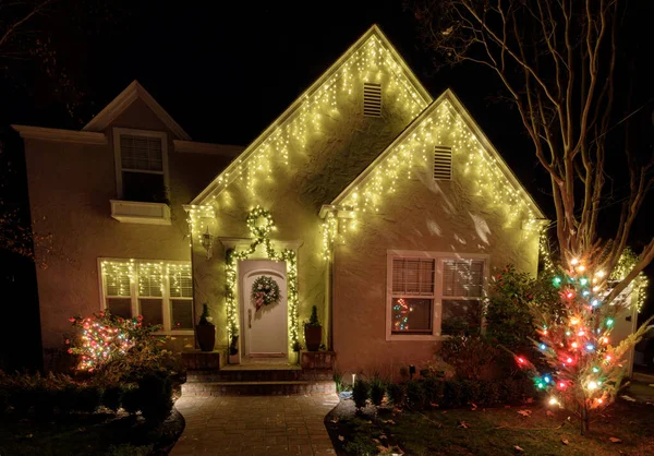 California 'da Noel ışıkları dekorasyon evi