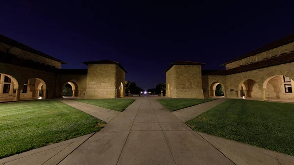 Panoramautsikt Över Ingången Till Huvudtorget Vid Stanford University Kalifornien — Stockfoto