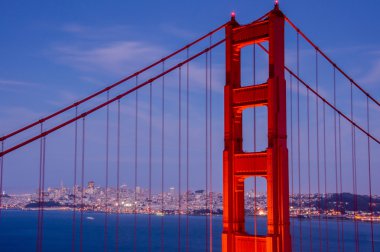 Golden gate Köprüsü ve san francisco manzarası
