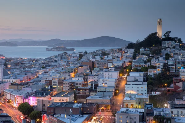 Soumrak nad San Francisco telegrafní Hills a North Beach — Stock fotografie