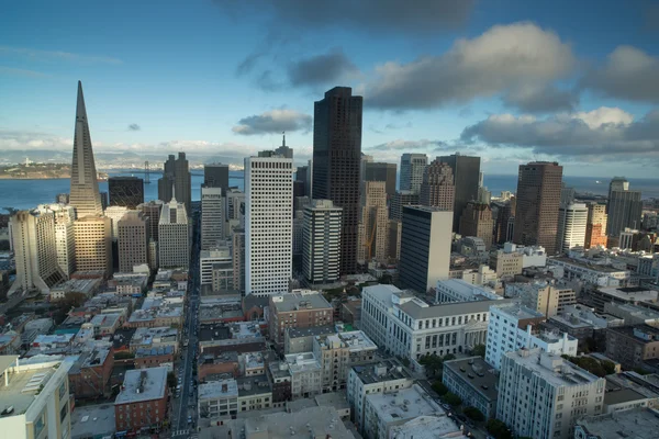 Nob Hill, günbatımı San Francisco finansal bölgesinin havadan izleme — Stok fotoğraf