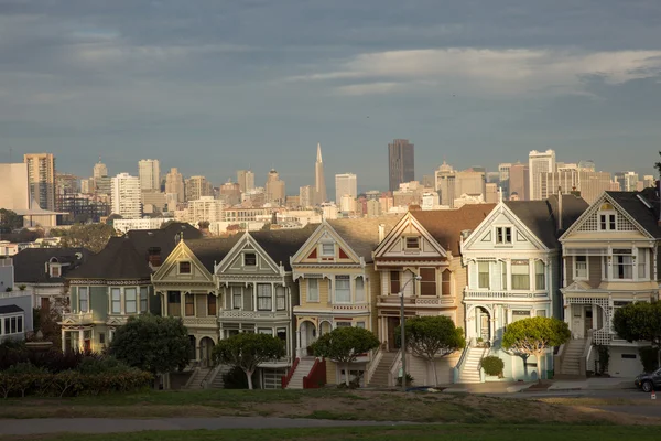 Alamo Square, San Francisco, al final de la tarde — Foto de Stock