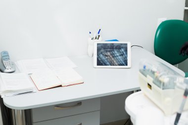 Bir diş hekimi, diş hekimi office sulamaları. Bir doktor çalışma yeri.