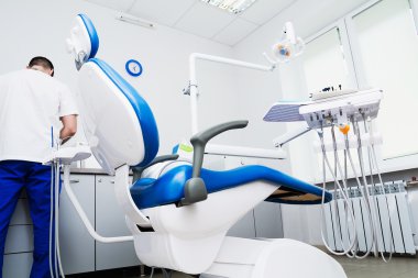 özel bir diş hekimi, diş hekimi ofis Geçitin