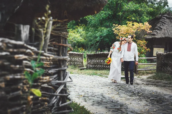 Young Ukrainian couple in traditional clothes — Stock Photo, Image