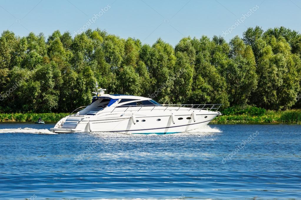 Yacht Floats On The River In A Forest Stock Photo Image By C Logvinyukyuliia 122826502