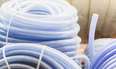 Yeşil bahçe hortumu depo mağaza