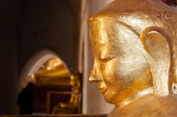 Buddha face gold statue side — Stock Photo, Image