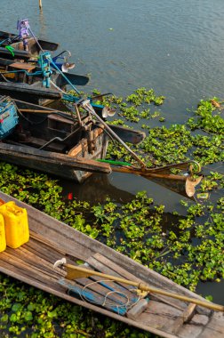 Inle Gölü üzerinde birkaç teknenin detay