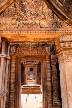 Taş kapıdan Banteay Srei görüntülemek