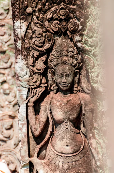 Detalii Apsara Sculptură în piatră la templu — Fotografie, imagine de stoc