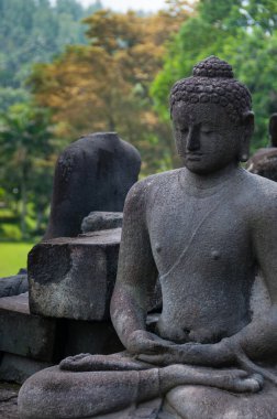 Borobudur taşına Buda oturan meditasyon