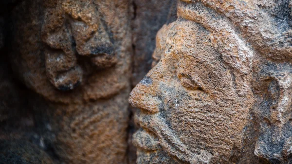 Cara tallada en piedra Escultura en el templo de Borobudur — Foto de Stock
