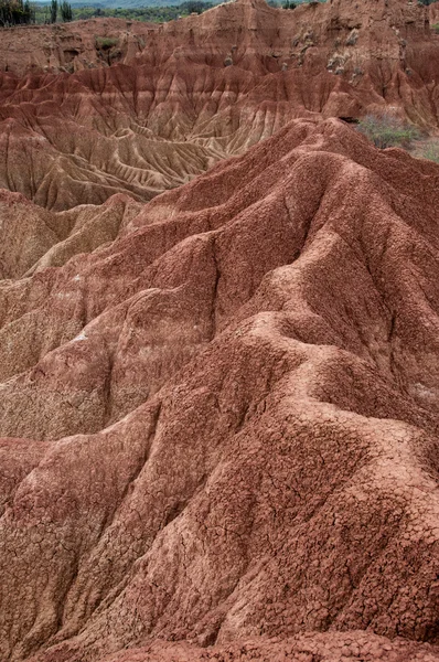 Grande formation de grès rouge dans le désert chaud et sec de Tatacoa, Huila — Photo