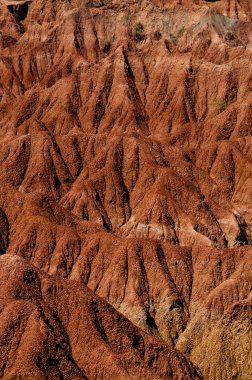 Kuraklık closeup kırmızı turuncu kum taş kaya oluşumu Tatacoa çölünde, Huila