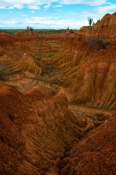 Sécheresse formation de roches de grès rouge orange dans le désert de Tatacoa, Huila — Photo