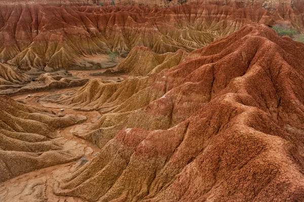Sécheresse formation de roches de grès rouge orange dans le désert de Tatacoa, Huila — Photo