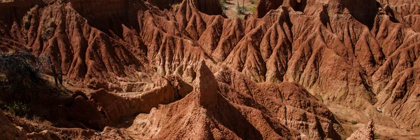 Énorme rocher de grès au milieu de la sécheresse Tatacoa désert, Huila — Photo