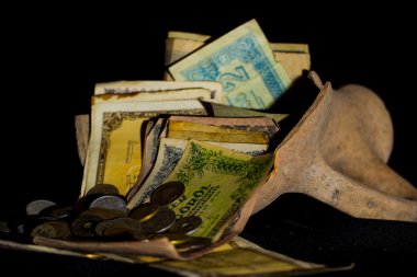 farklı ülkelerden gelen eski paralar