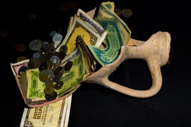 farklı ülkelerden gelen eski paralar