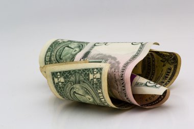 Beyaz arkaplanda dolar