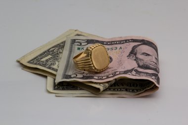 altın takılar ve dolar